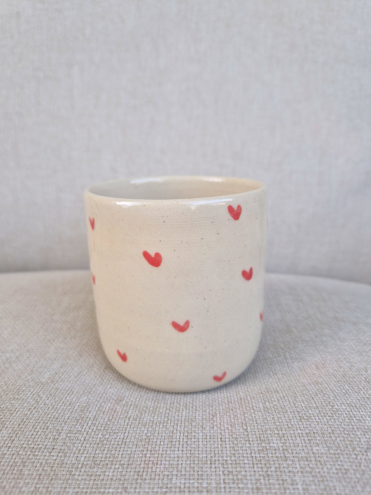 Tasse à thé cœurs rouges